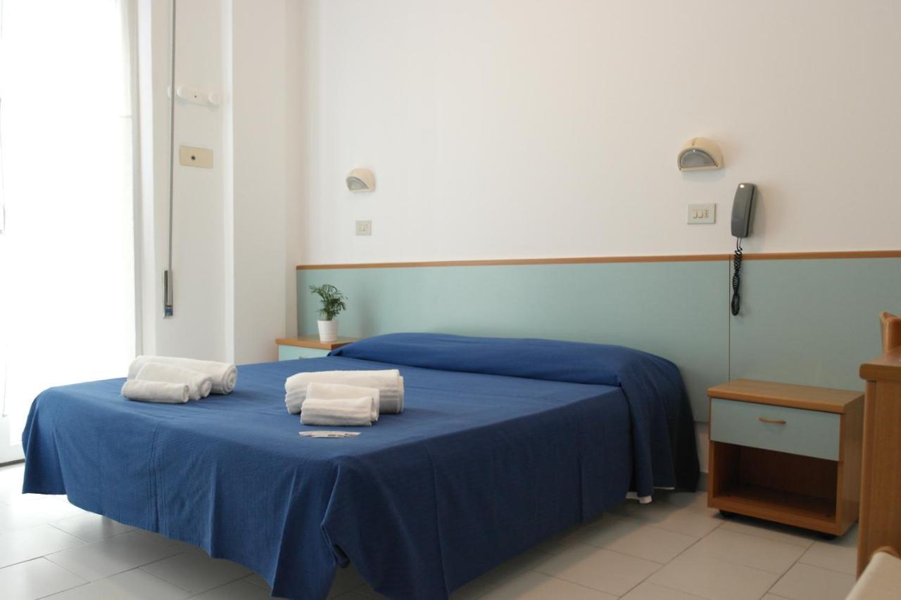 Camera Matrimoniale/Doppia con Letti Singoli con Vista Mare Laterale