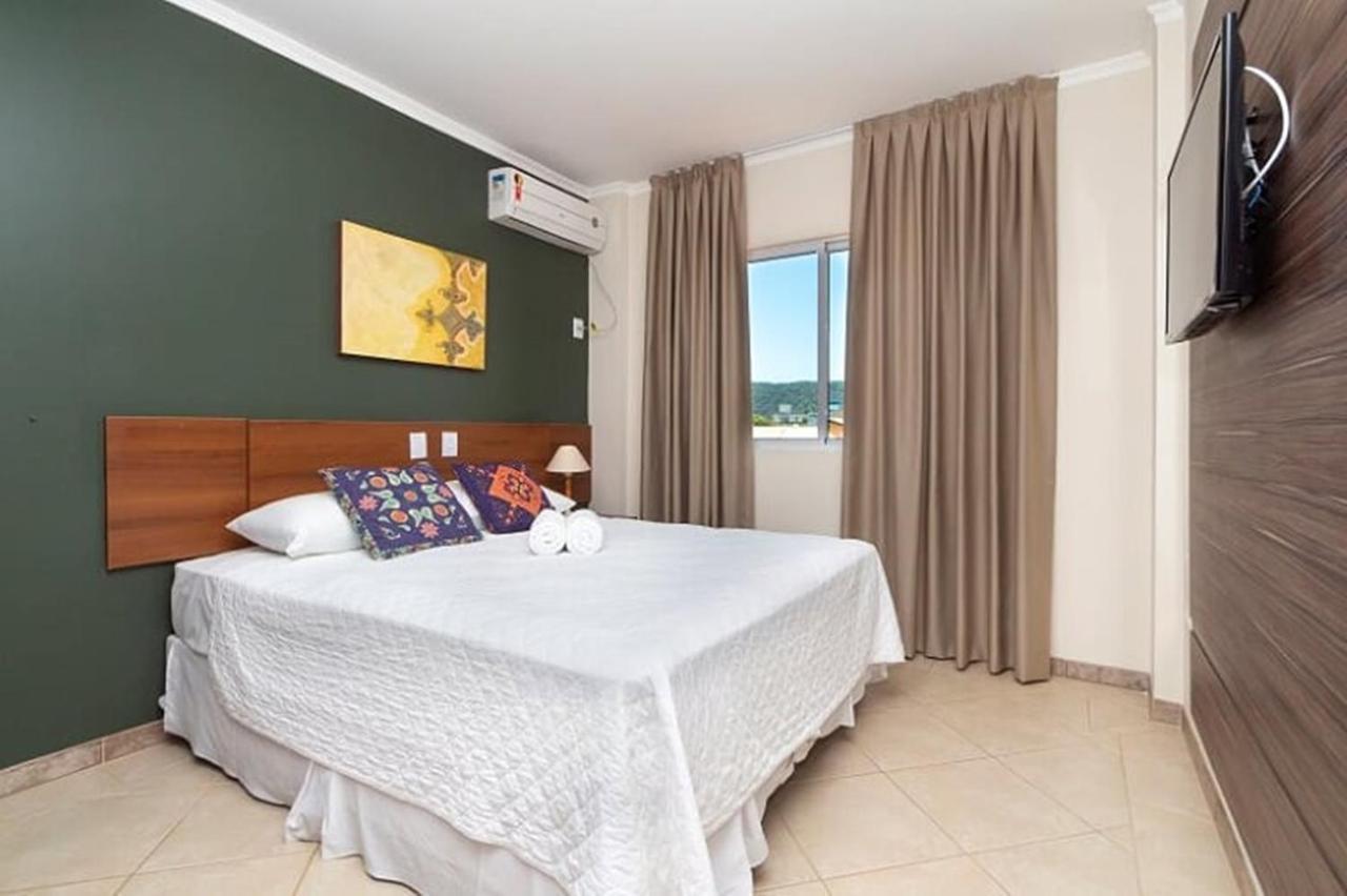 Apartamento de 1 Quarto com Varanda