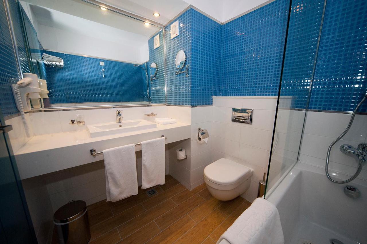 Single Room Bathroom,1010829160:JPEG