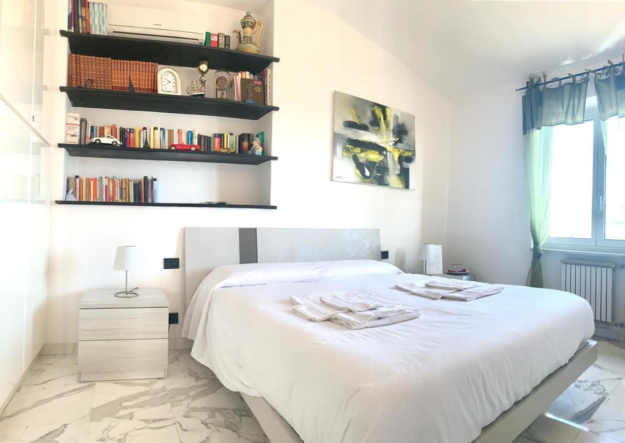Camera Matrimoniale con Bagno Privato Esterno e Vista Mare