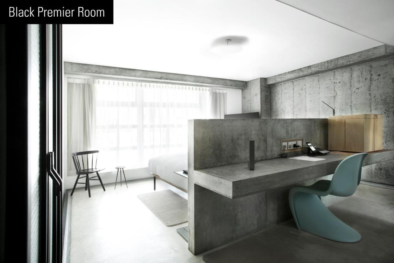 Black Premier Room