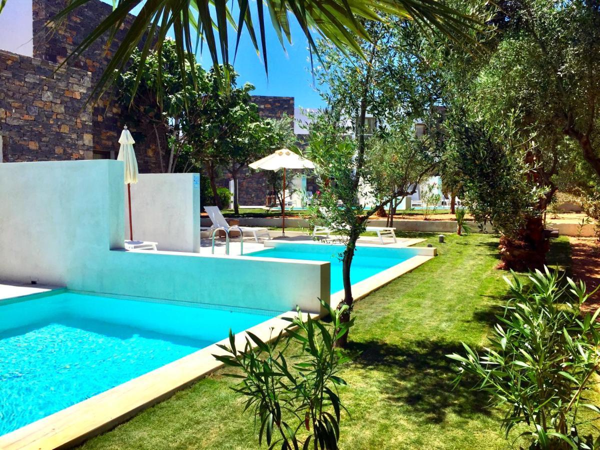 Double Room Sharing Pool & Garden View