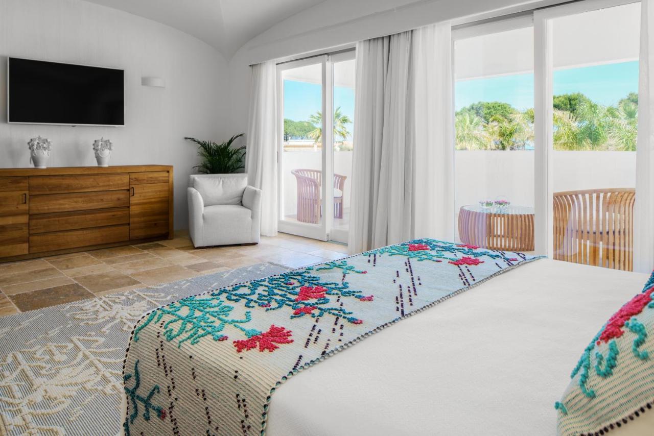 Queen Suite with Pool View