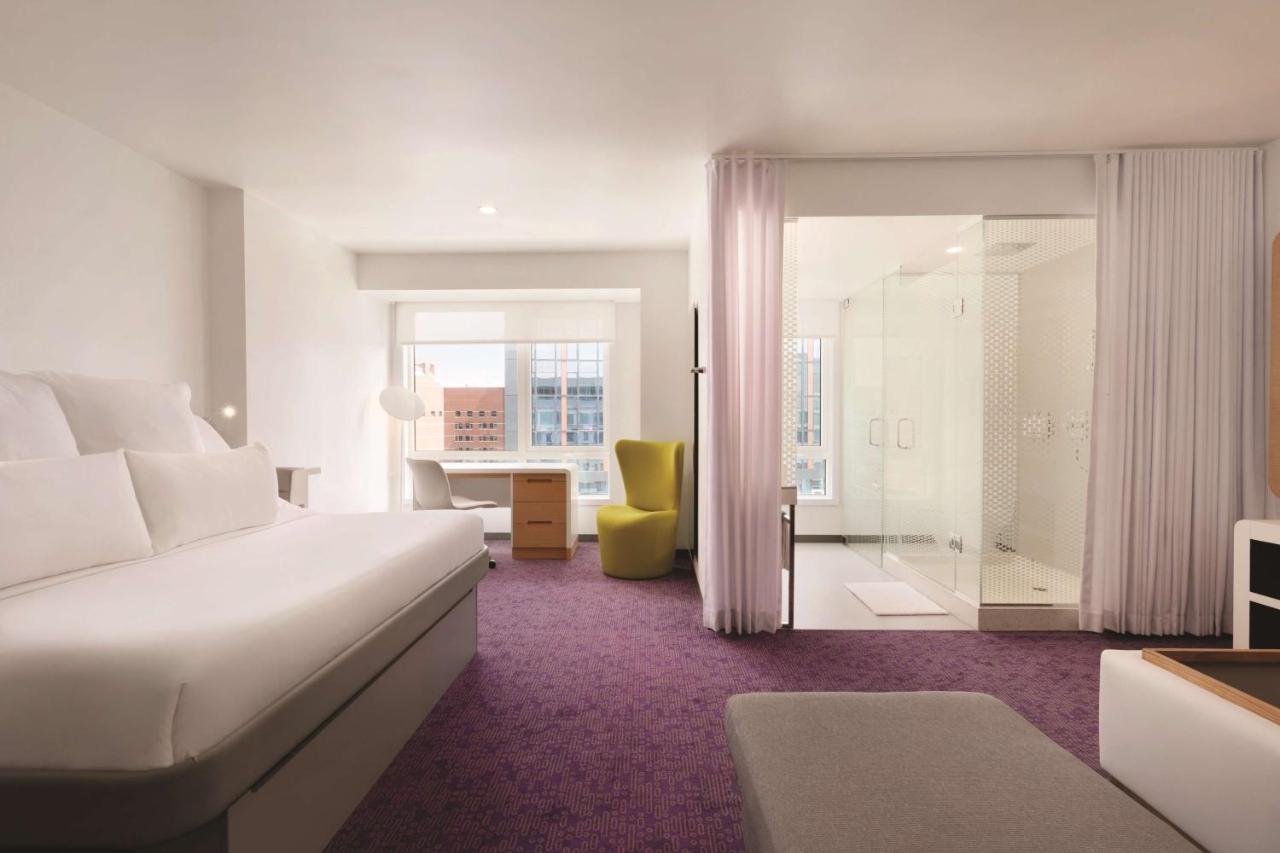 First Kamer met Kingsize Bed