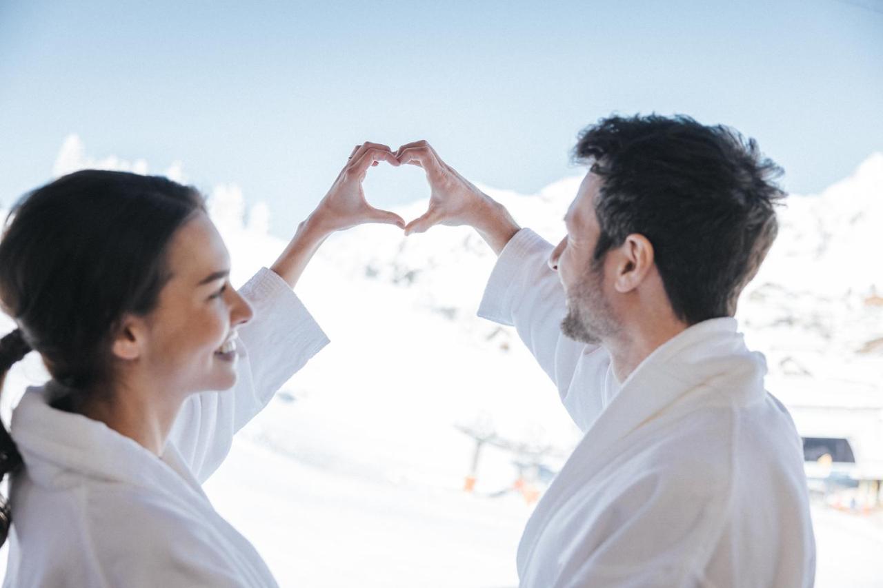 Honeymoon Suite with Infrared Cabin and Mountain View,1132252740:JPEG