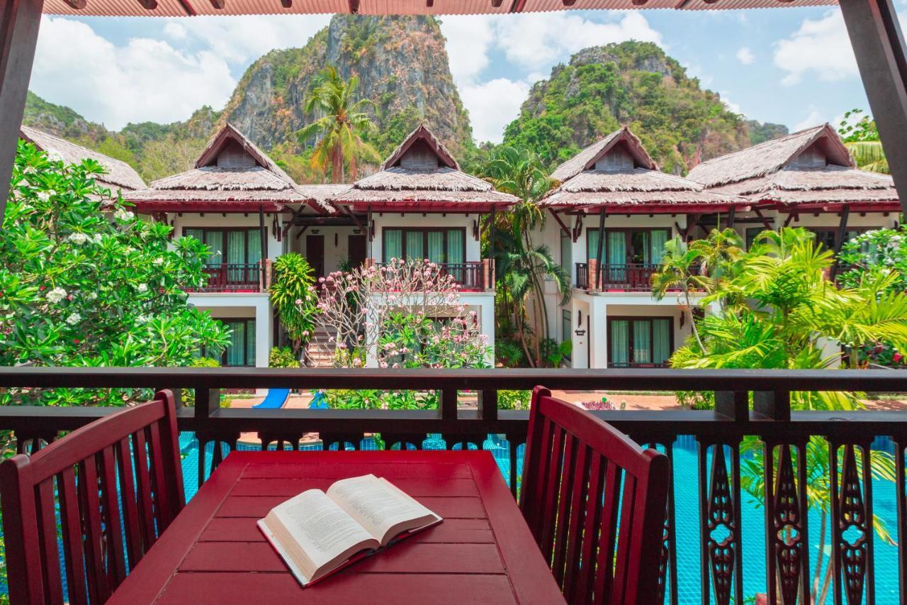Deluxe Double or Twin Room Pool View