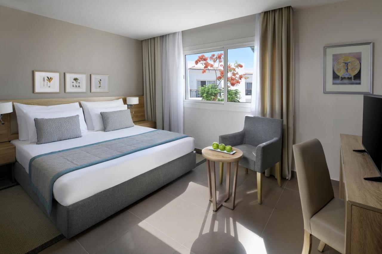 Family Suite Queen Bed Garden View
