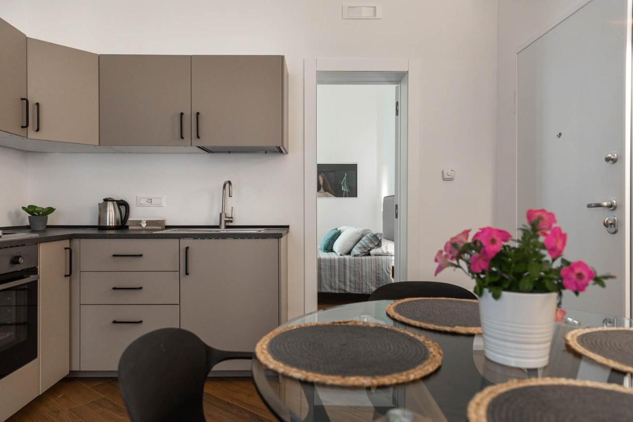 One-Bedroom Apartment,1173825837:JPEG