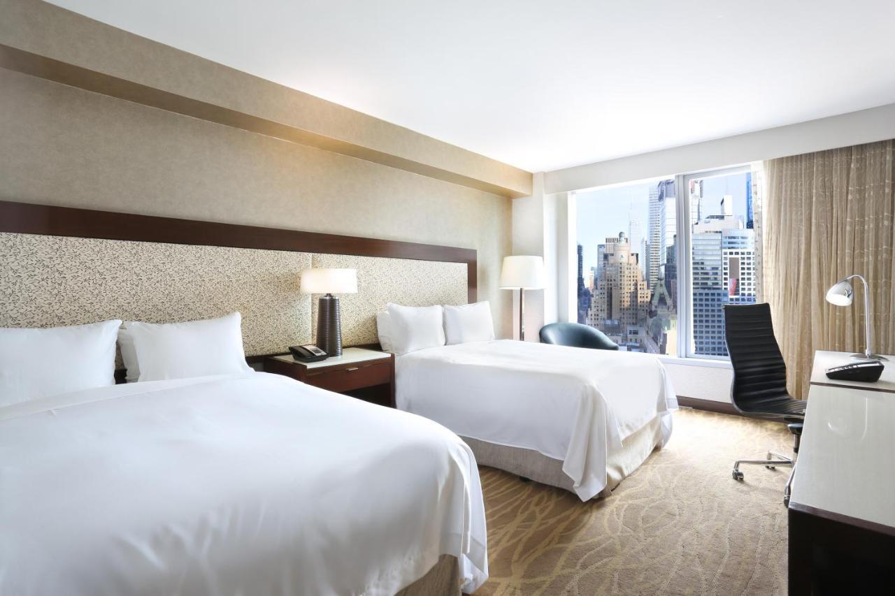 Camera Doppia Premium con 2 Letti Matrimoniali e Vista Midtown
