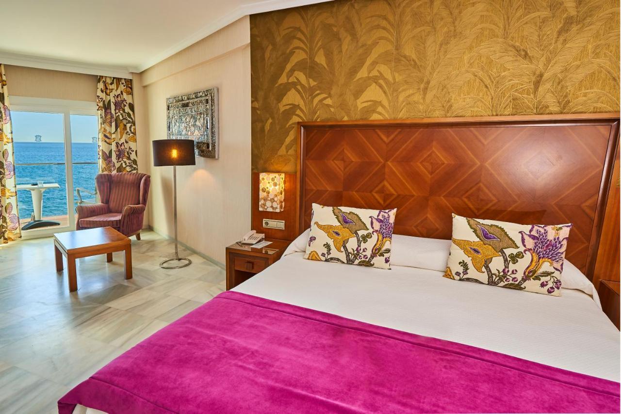 Suíte Júnior Família com Vista do Mar e Varanda (2 Adultos + 2 Crianças)