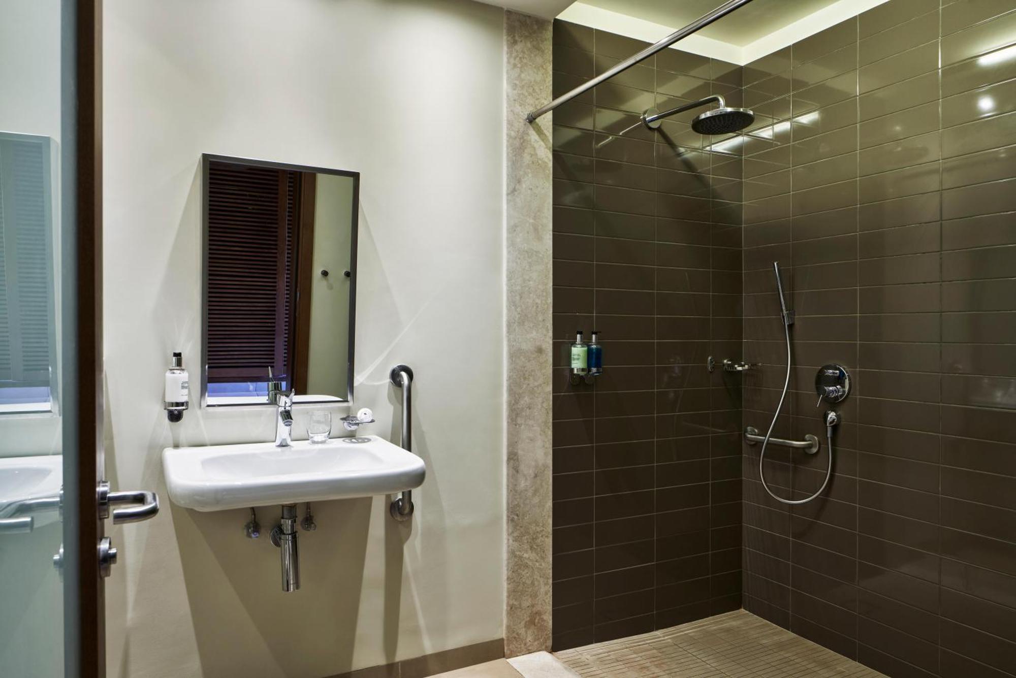 Deluxe Room needs Twin beds Aqua Park Entrance