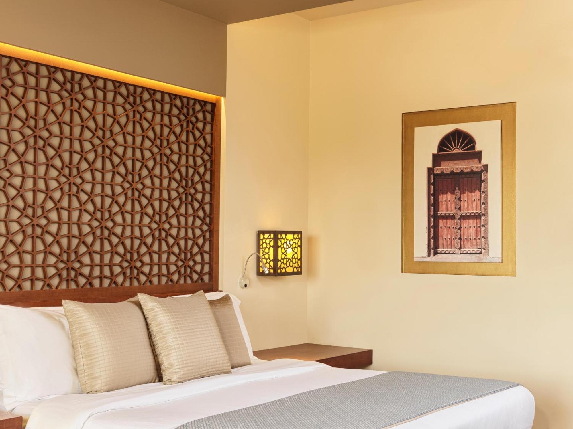 Deluxe Pool Lagoon view Room King Bed Aqua Park Entrance