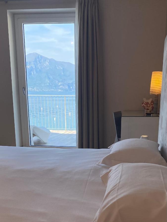 Double or Twin Room Terrace Lake View