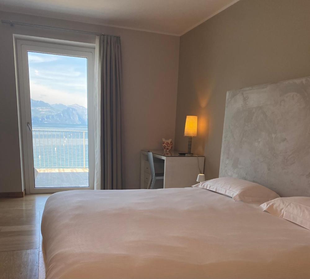 Double or Twin Room Terrace Lake View