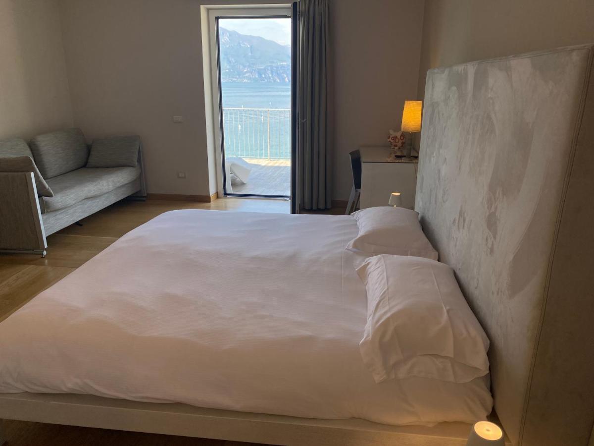Double or Twin Room Terrace Lake View