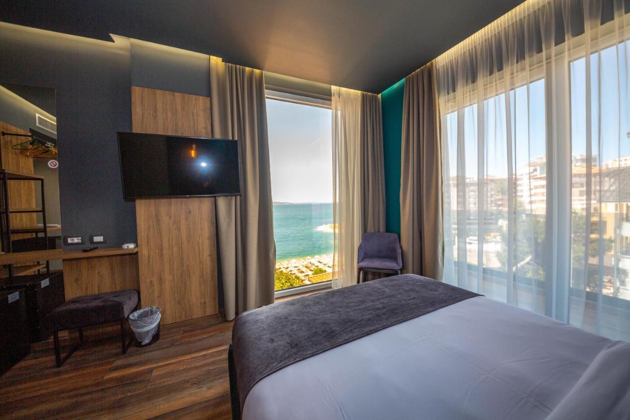 Habitación Doble Deluxe Superior con vistas laterales al mar