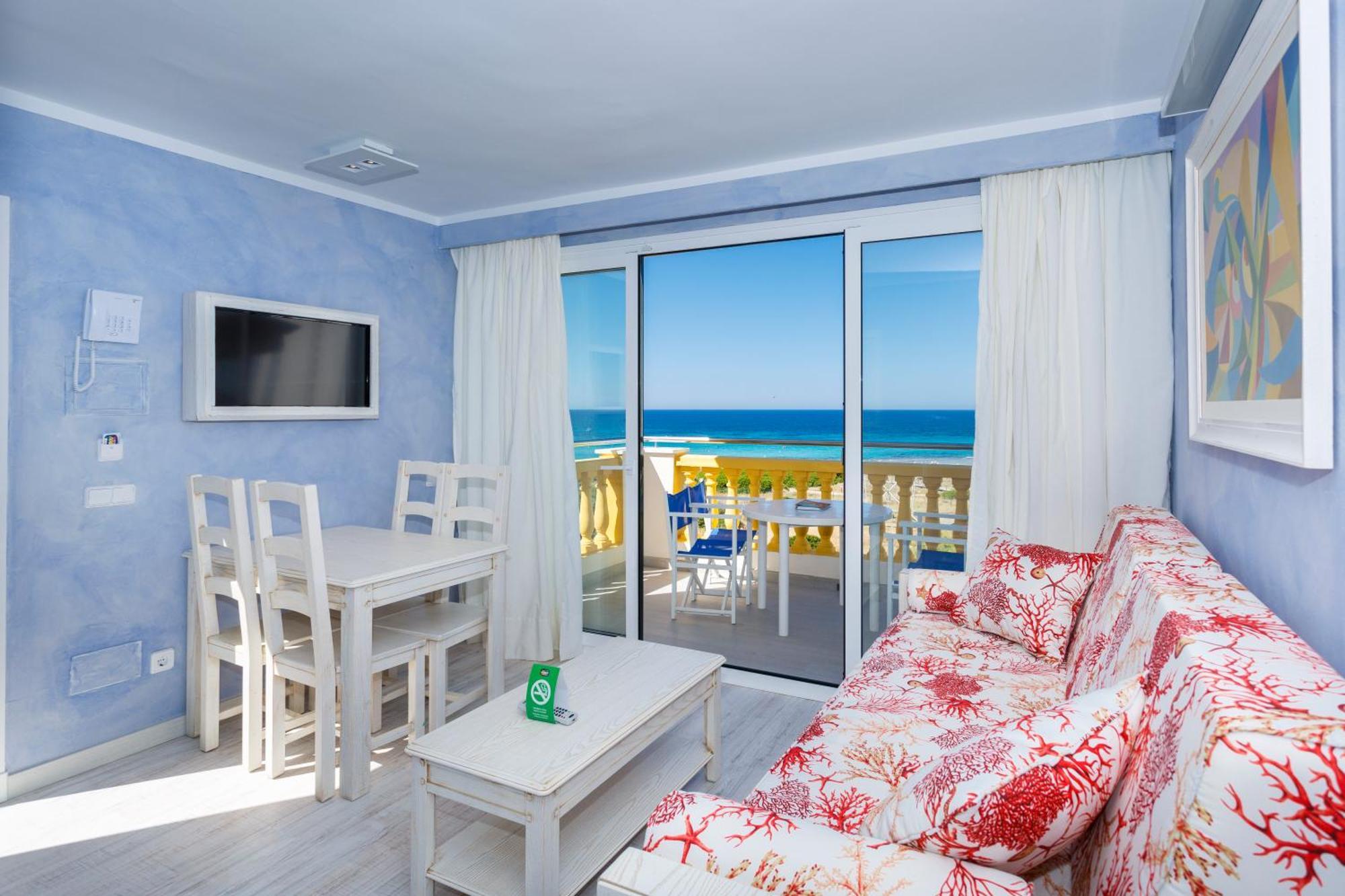 One-Bedroom Apartment Sea View