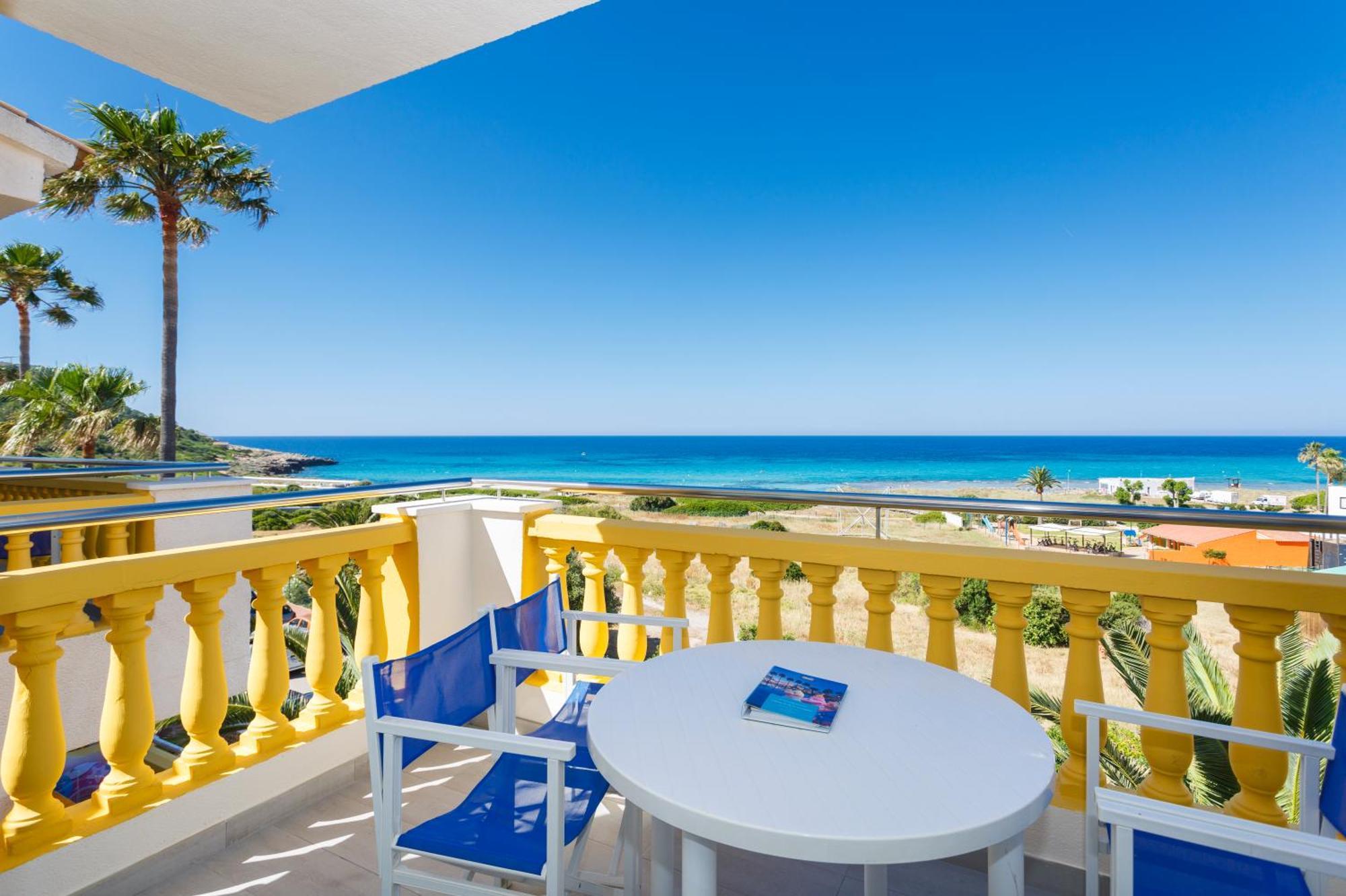 One-Bedroom Apartment Sea View