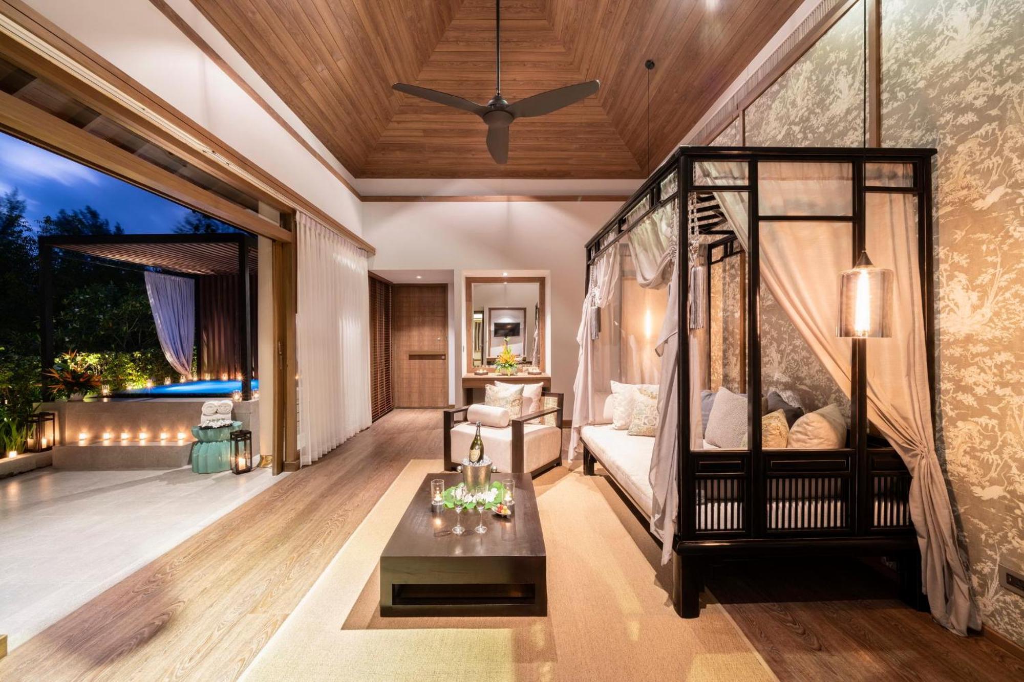Jacuzzi Pool Suite