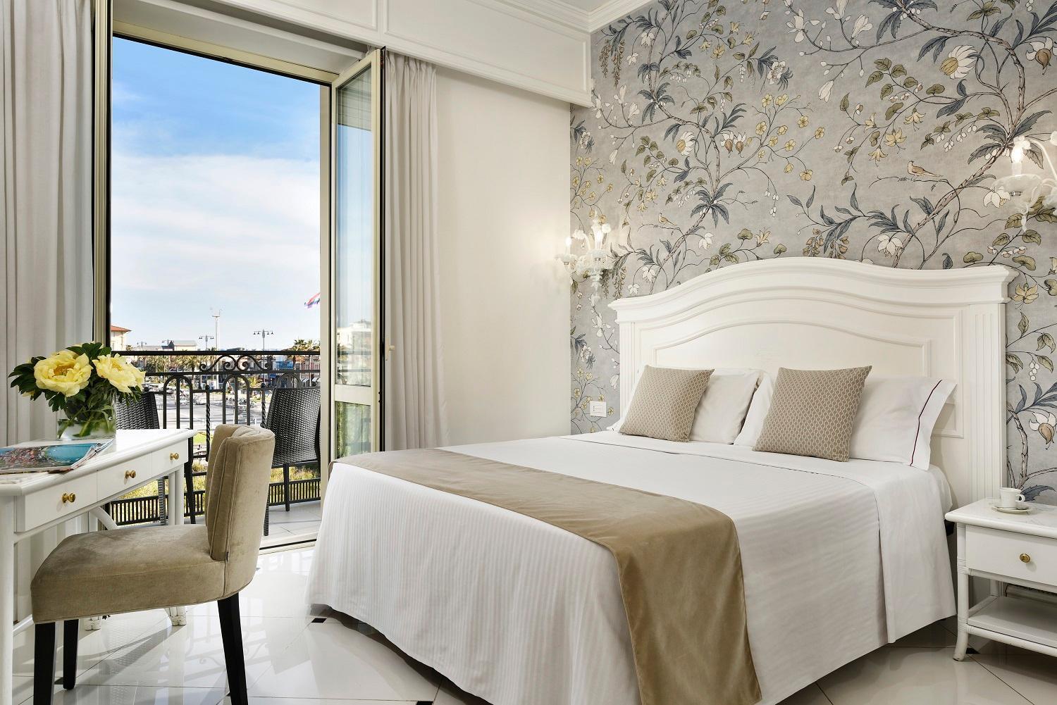 Prestige Double Room with Partial Sea View and Balcony,110767617:JPEG