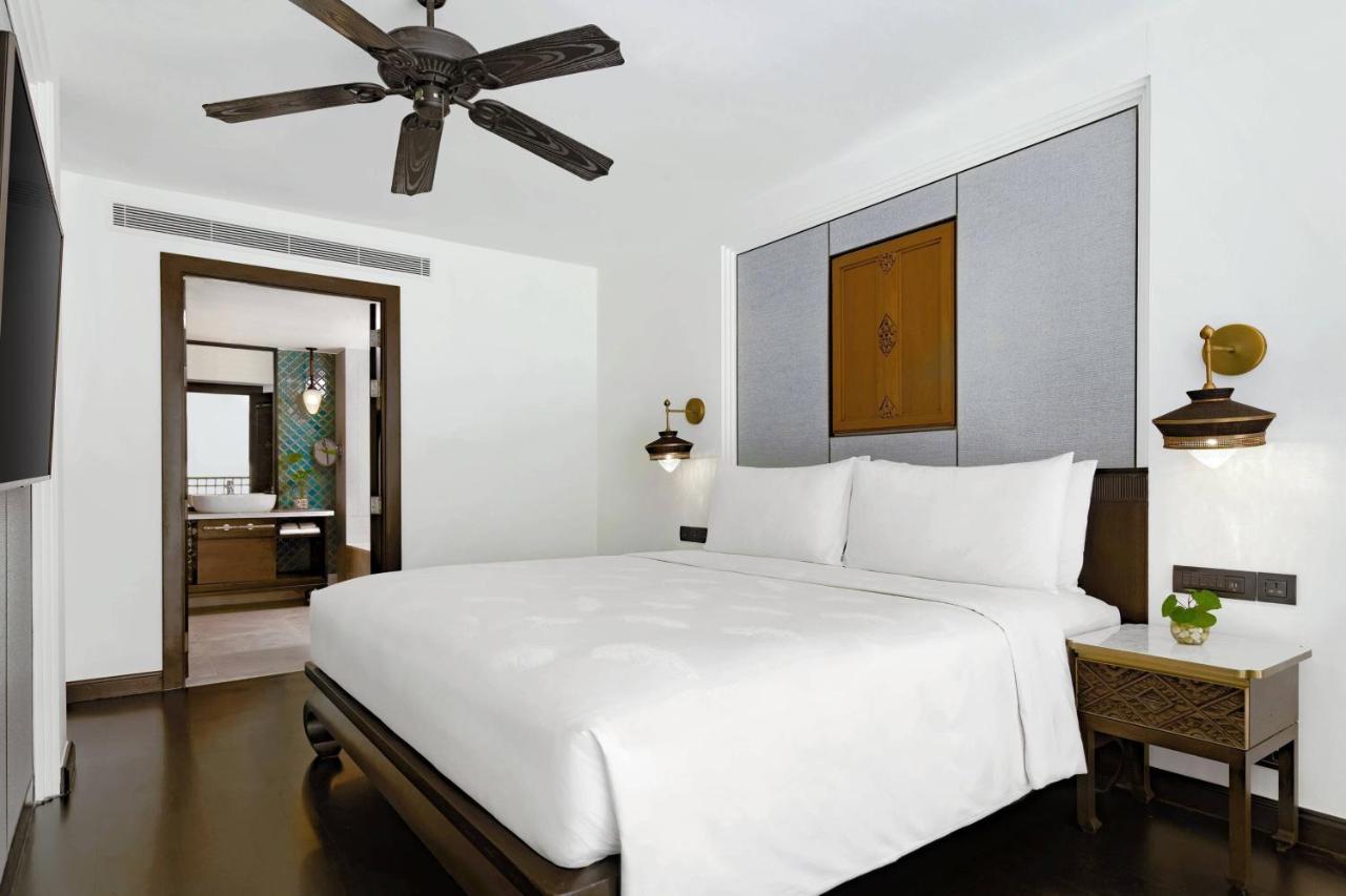 One-Bedroom Duplex King Suite Sofa Bed
