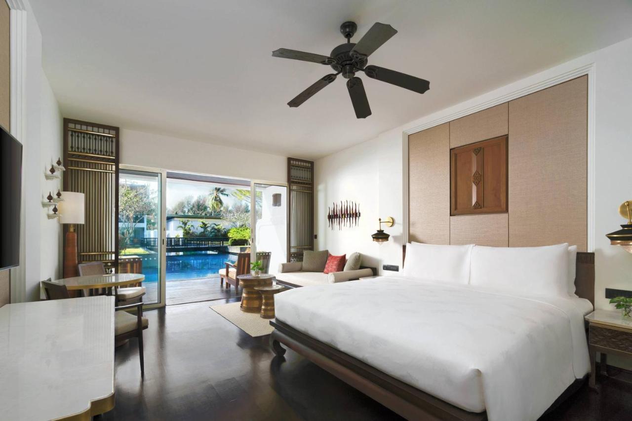 Deluxe King Room Sofa Bed Pool Access