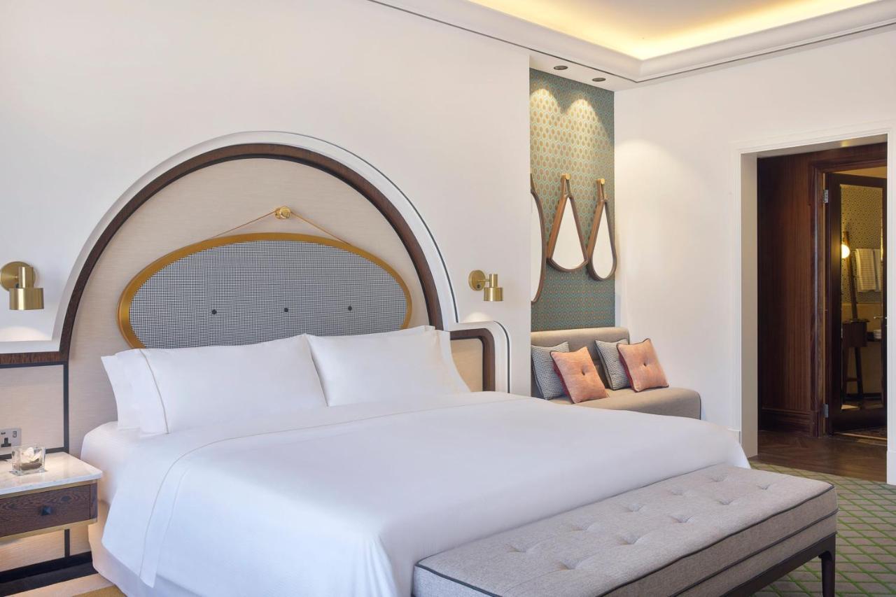 Deluxe Kamer met 1 Kingsize Bed en Uitzicht op de Skyline - Toegang tot het Waterpark Jungle Bay