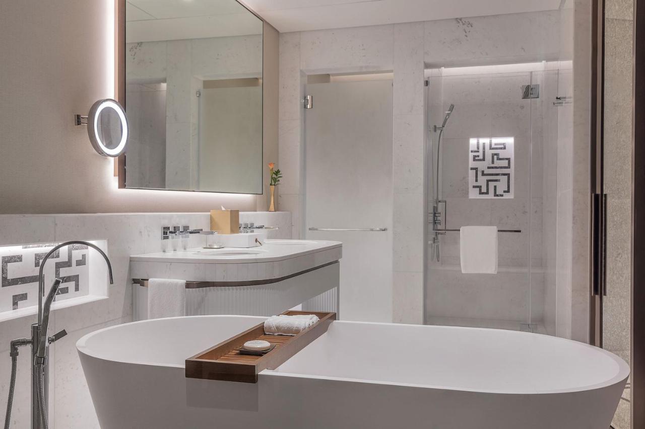 Chambre Familiale - Service de Majordome St Regis Signature - Vue sur Ville