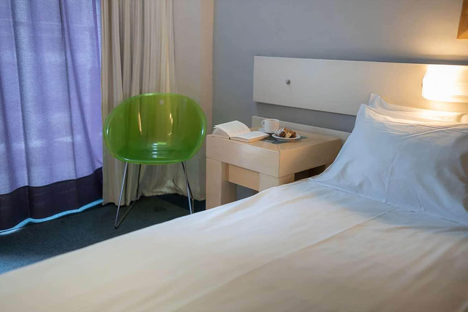 Comfort Room with Three Single Beds - Non-Smoking