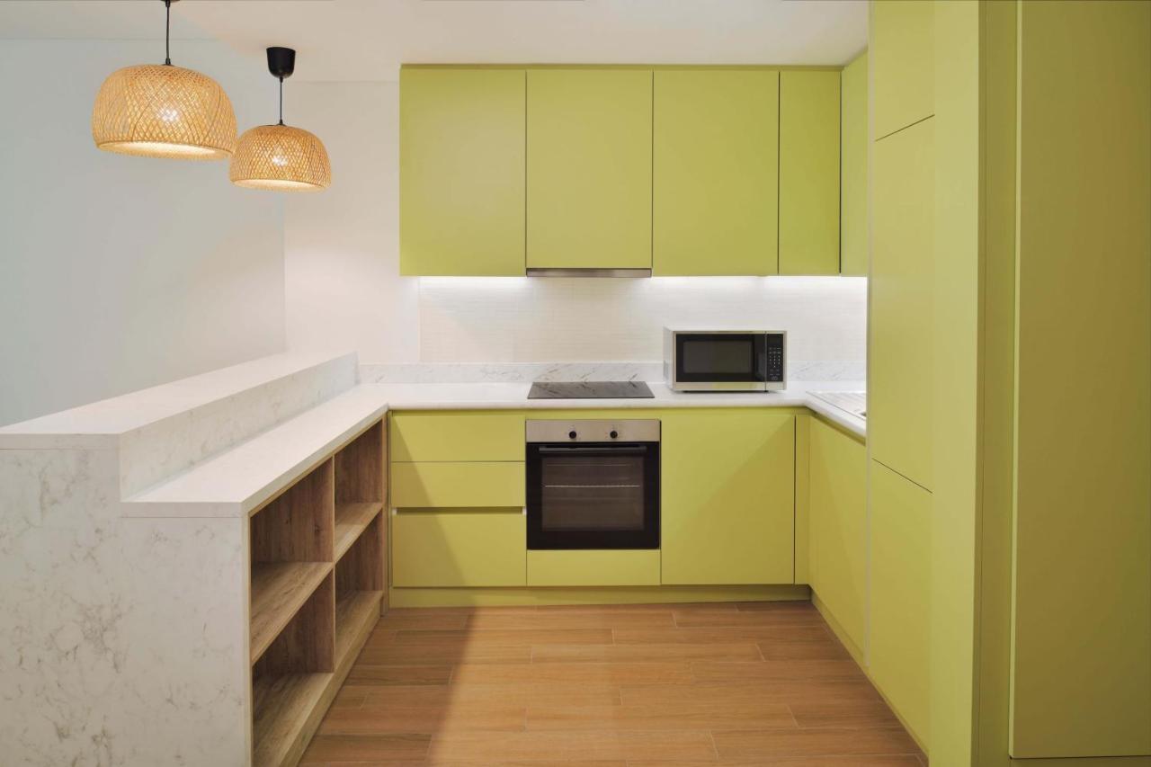 One Bedroom Apartment, 1 King, Partial Sea View, High Floor, Beach Access,1413376127:JPEG