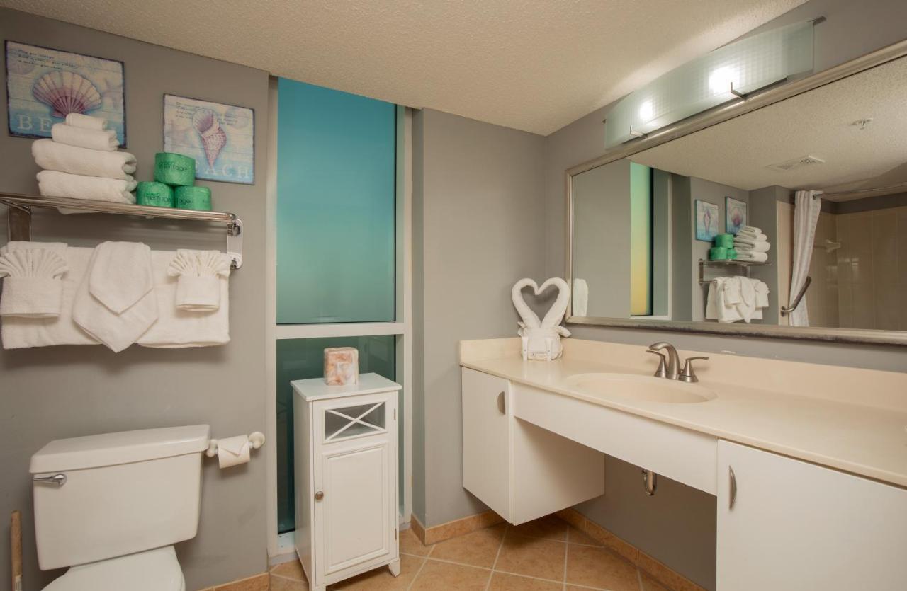 One-Bedroom Corner Suite