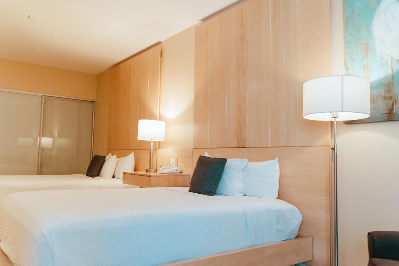 Superior Junior Pool View Room