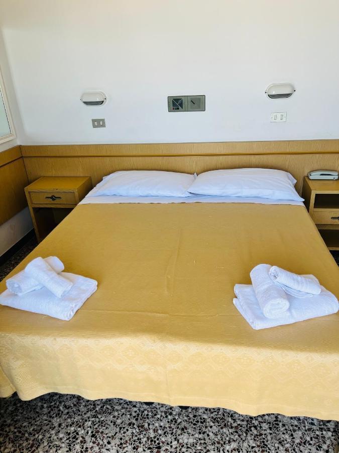 Double Room with Balcony and City View,1424174763:JPEG