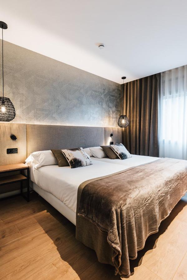 Twin Room with Free Parking,1498622122:JPEG