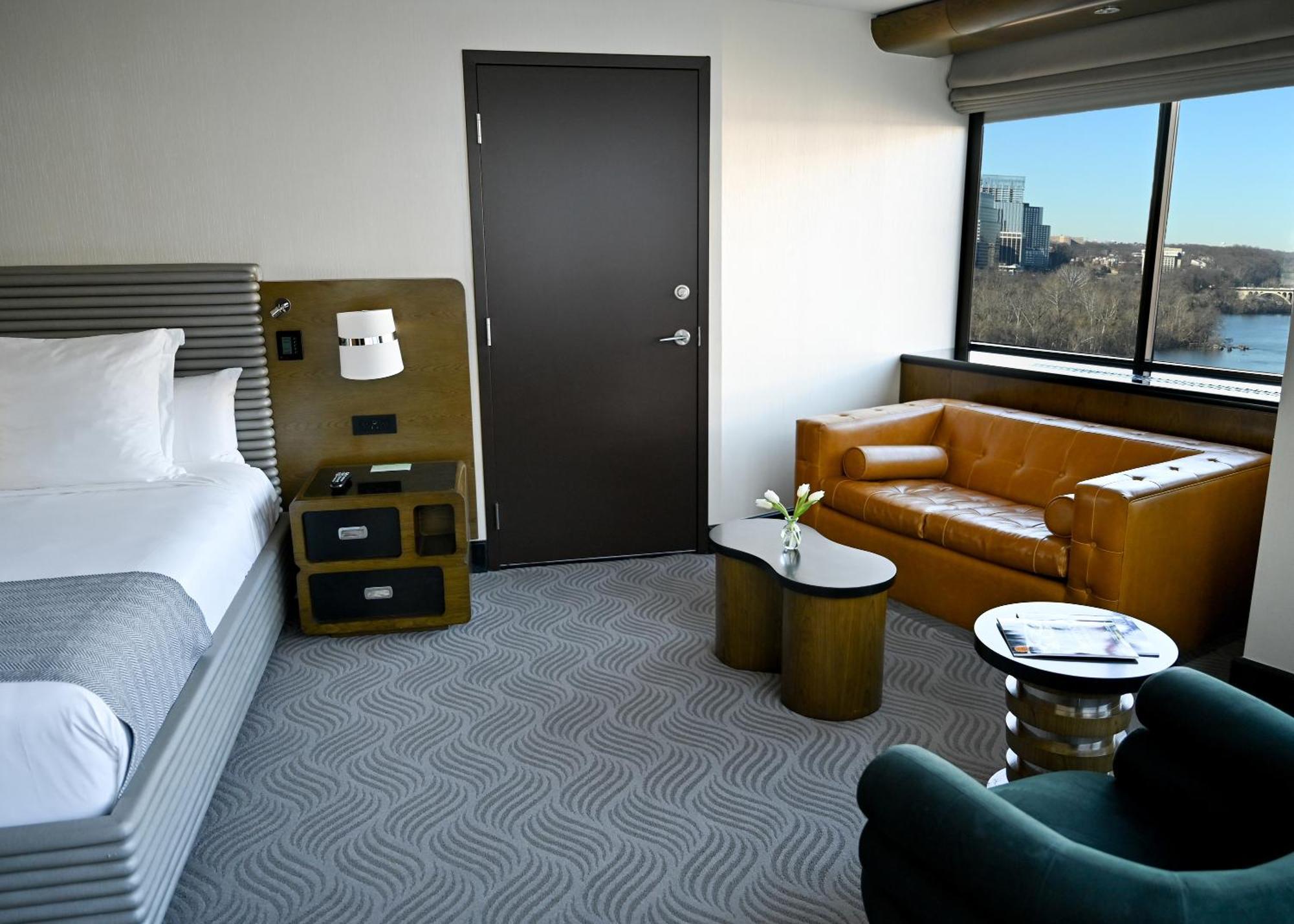 Premier Kamer met Kingsize Bed en Uitzicht op de Rivier