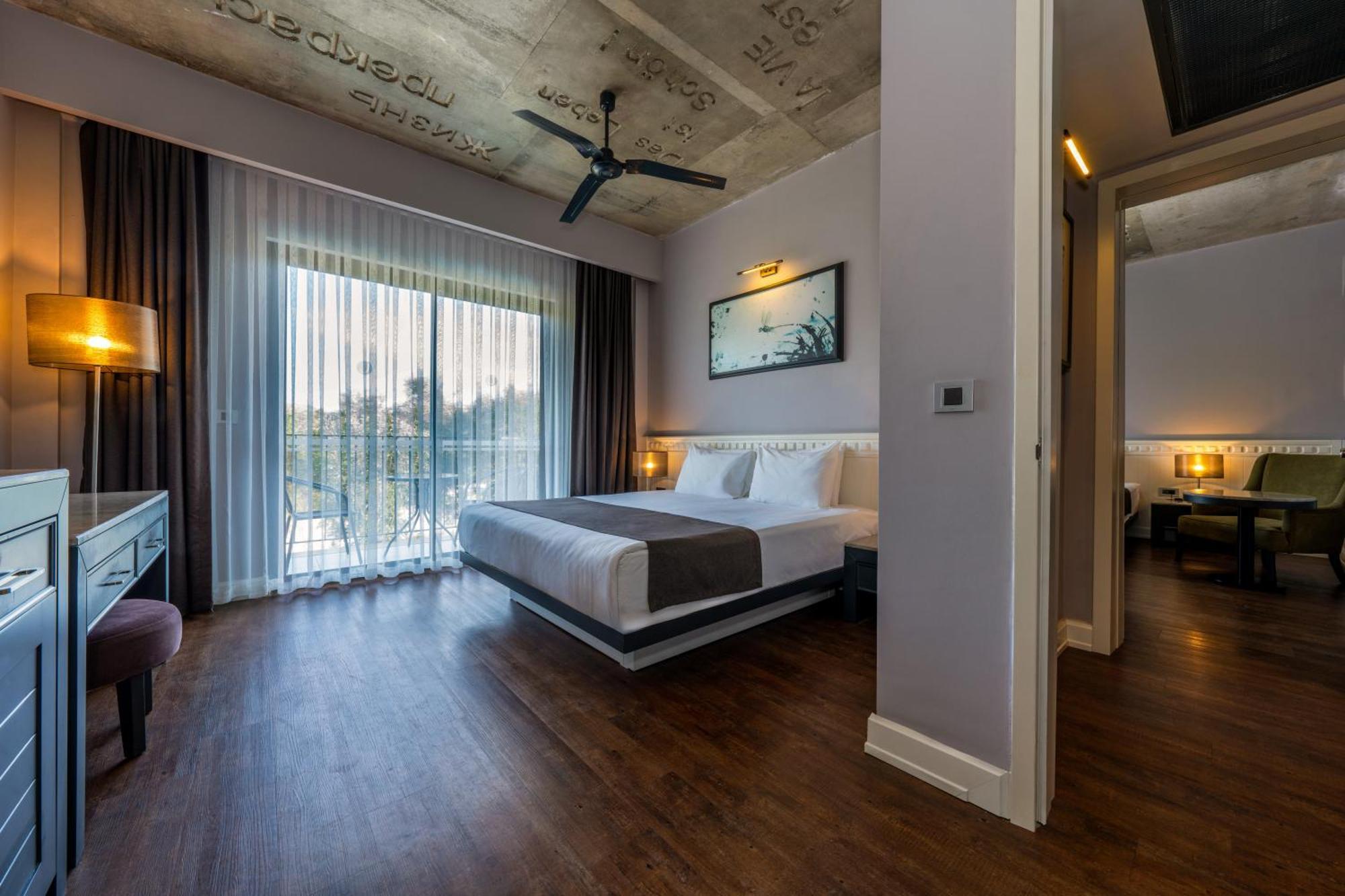 Quarto Família com Piscina