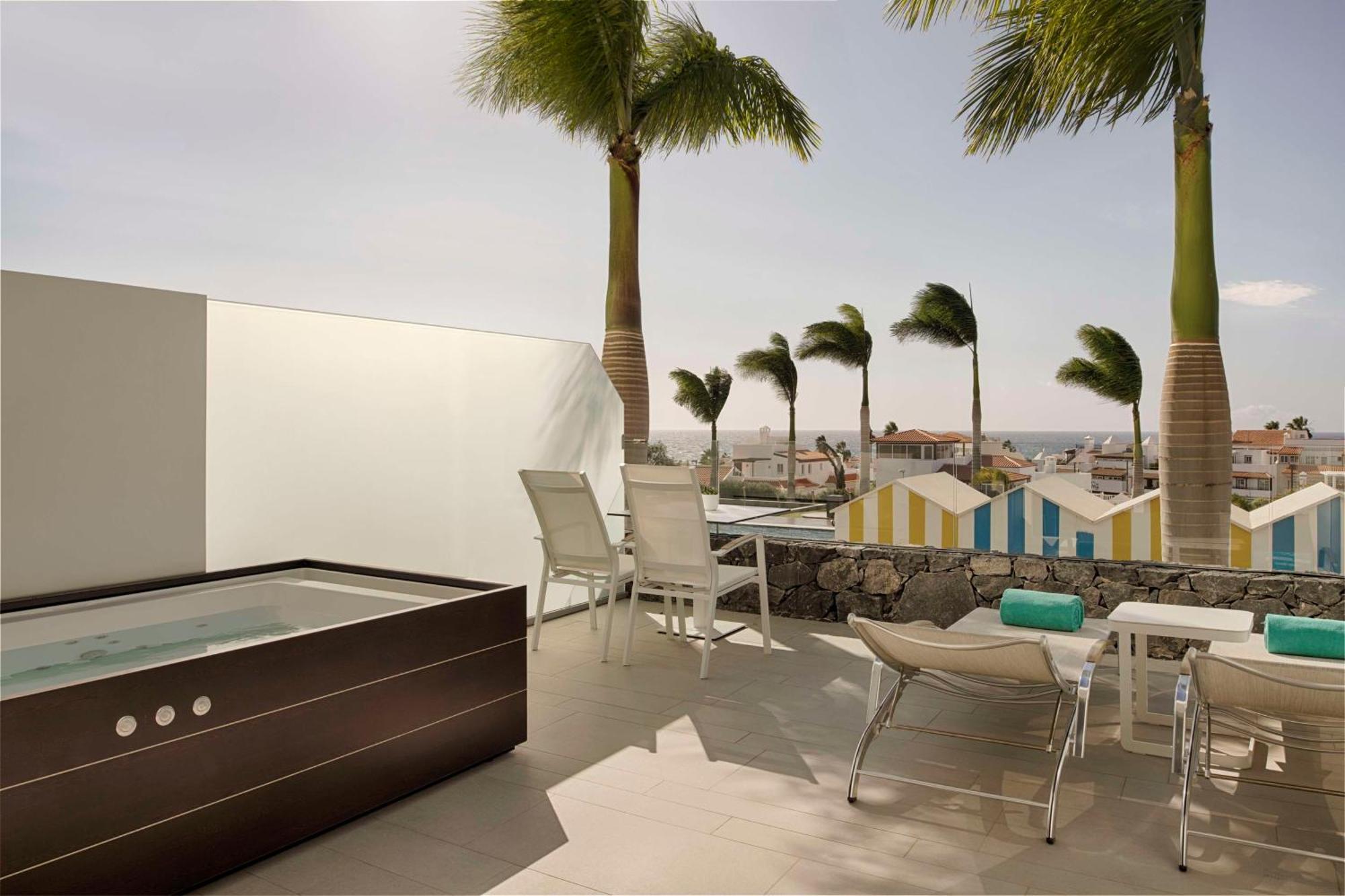 Suite Junior with outdoor hot tub,1499392699:JPEG