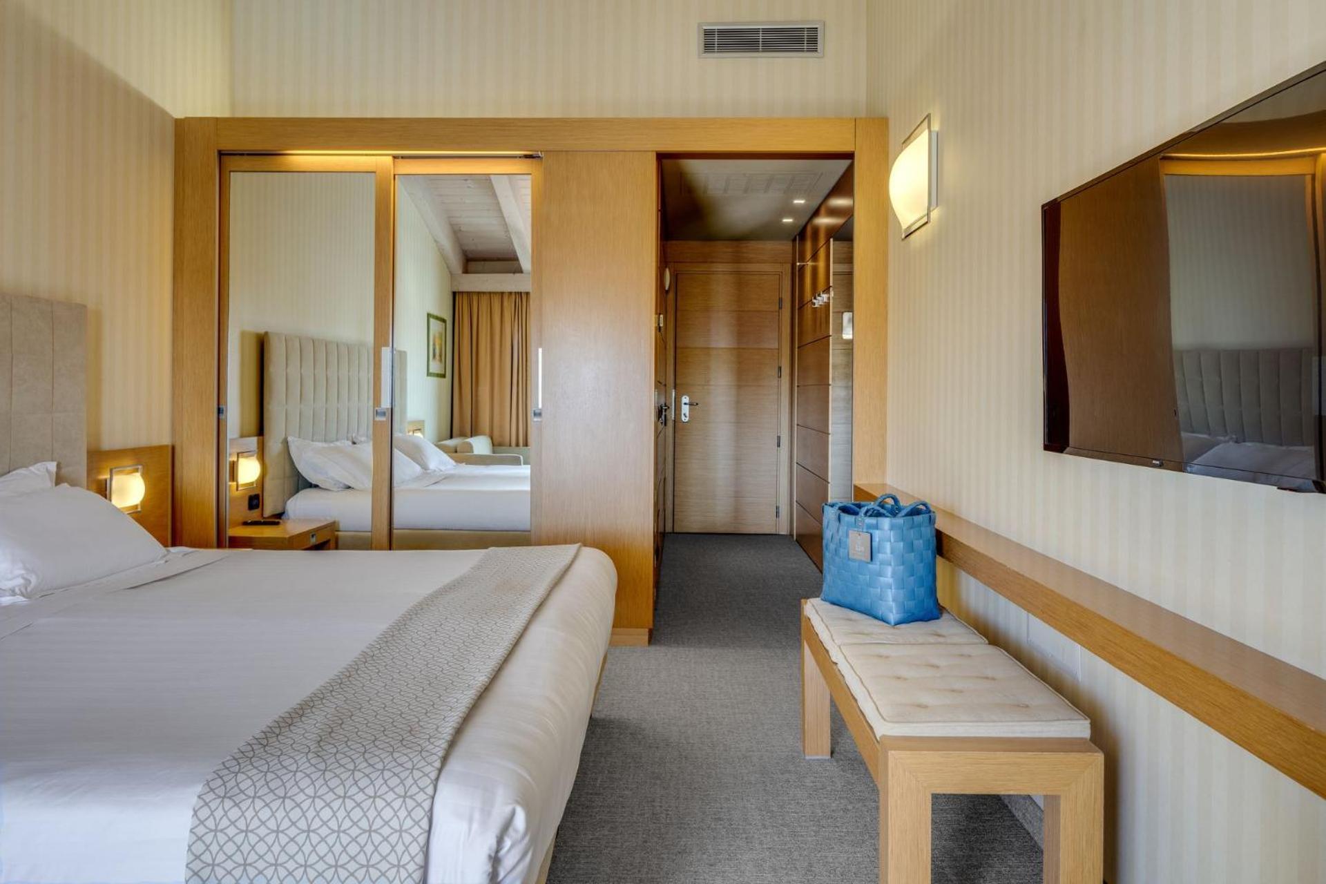 Comfort Tweepersoonskamer met 1 of 2 Bedden - Balkon en Uitzicht op het Meer