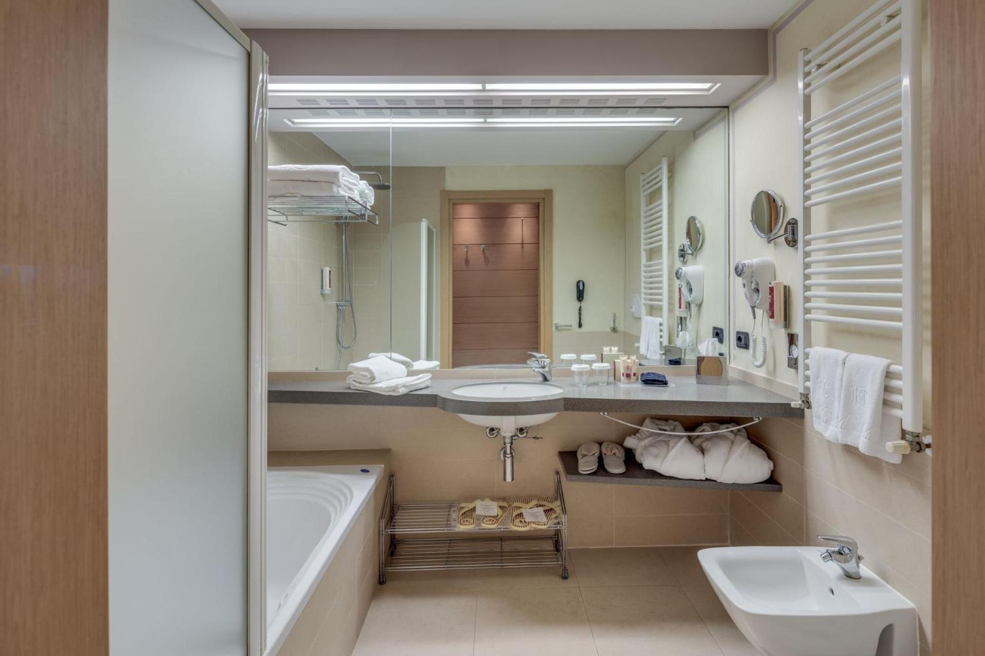 Comfort Tweepersoonskamer met 1 Tweepersoonsbed of 2 Aparte Bedden en Balkon