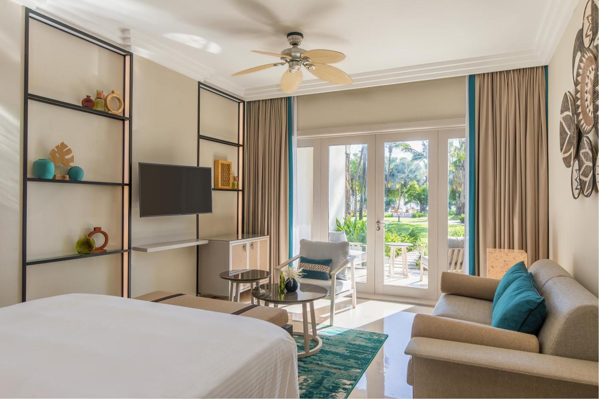 Chambre Lit King-Size Classique avec Balcon - Vue sur Coucher du Soleil