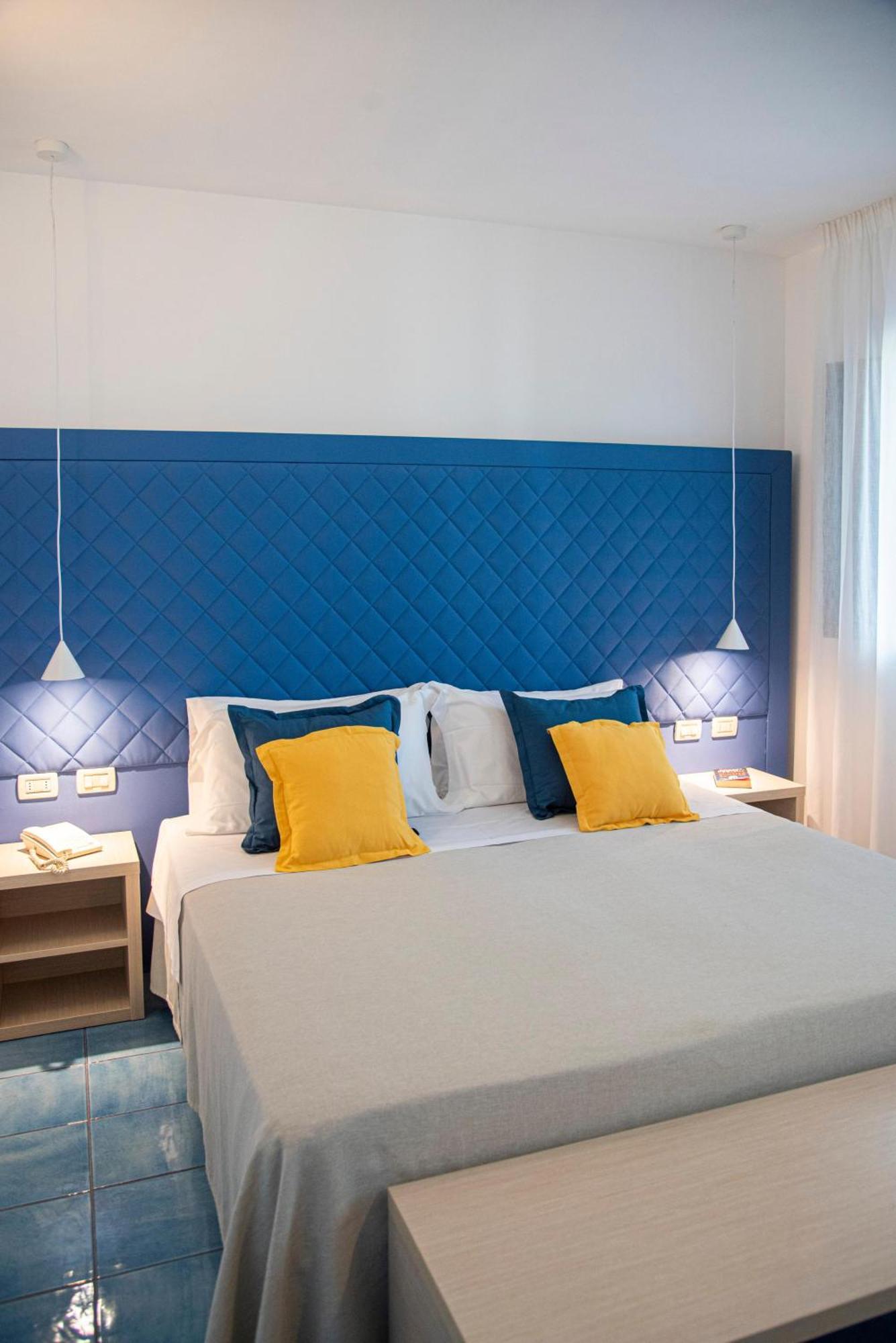 Deluxe Vierpersoonssuite met Uitzicht op Zee
