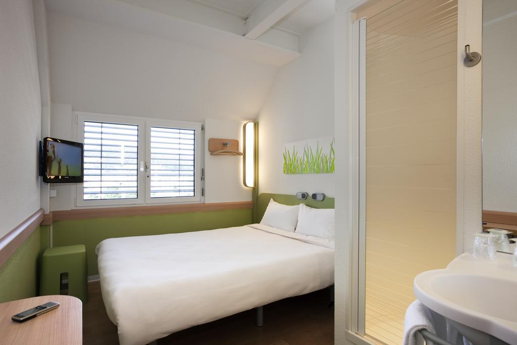 Chambre Lit King-Size pour Personnes à Mobilité Réduite