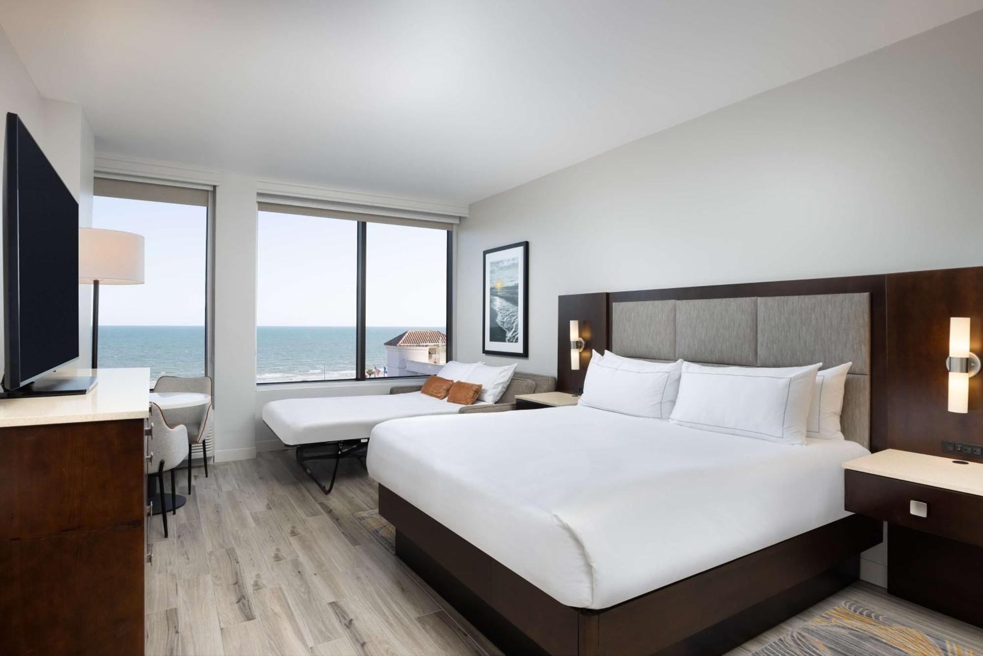 Superior King Room with Sofa Bed and Gulf View,1542426121:JPEG