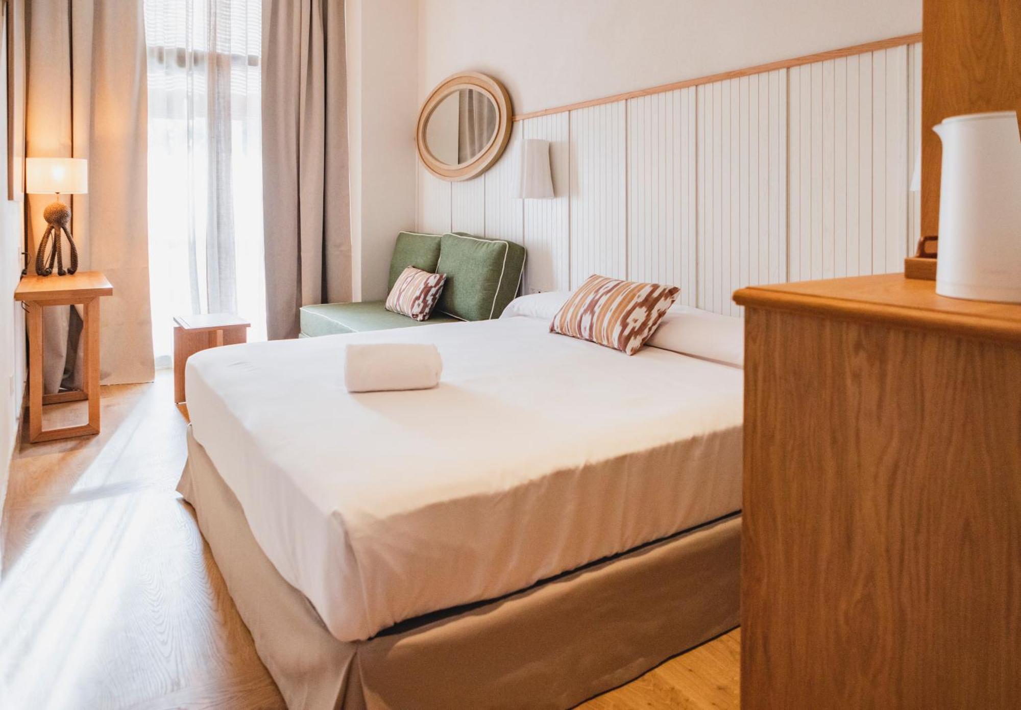 Kamer met 1 Groot Bed of 2 Aparte Bedden en Uitzicht op de Stad