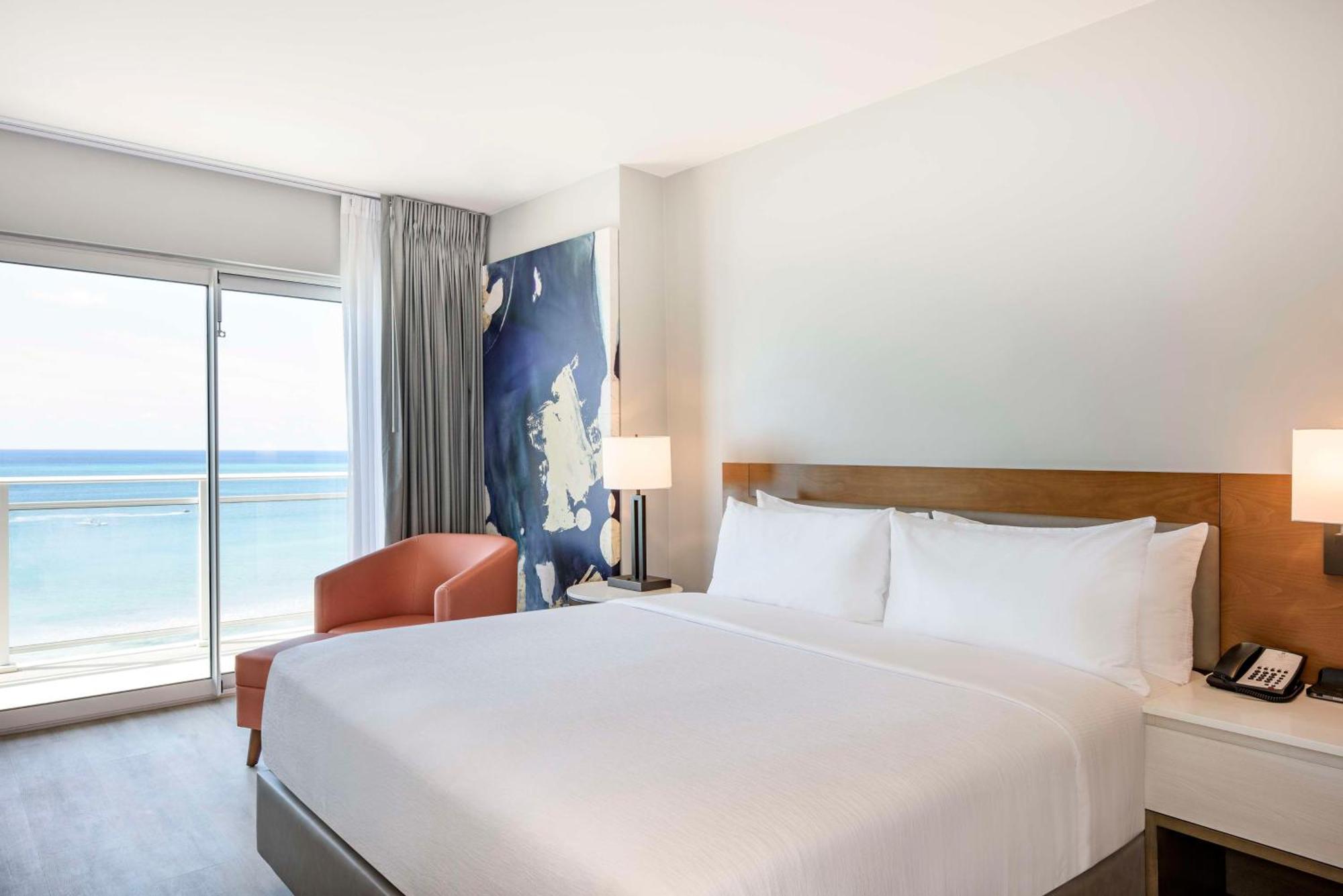One-Bedroom Queen Suite with Ocean View - Top Floor