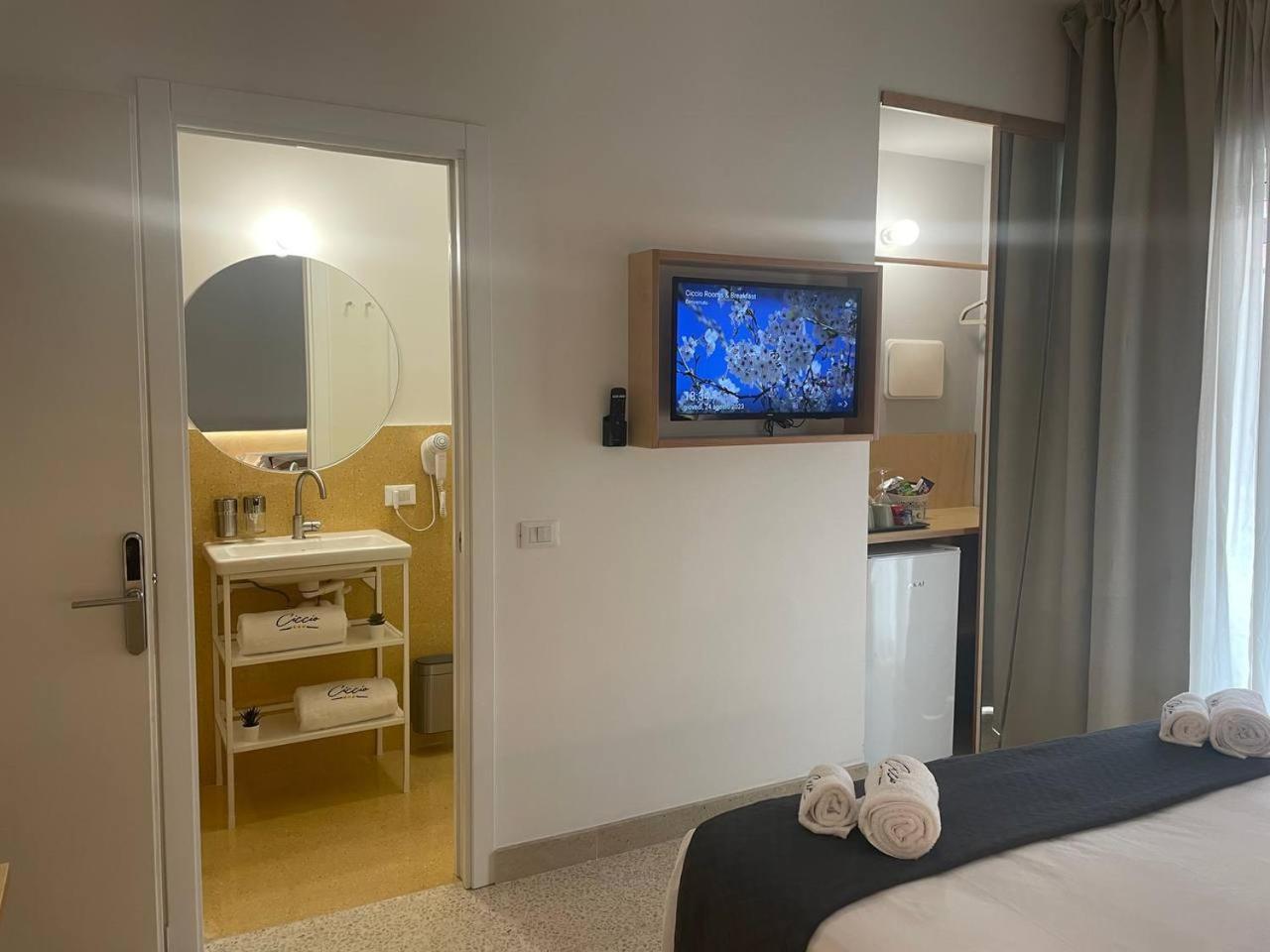 Deluxe Double Room with Balcony and Sea View,1668131894:JPEG