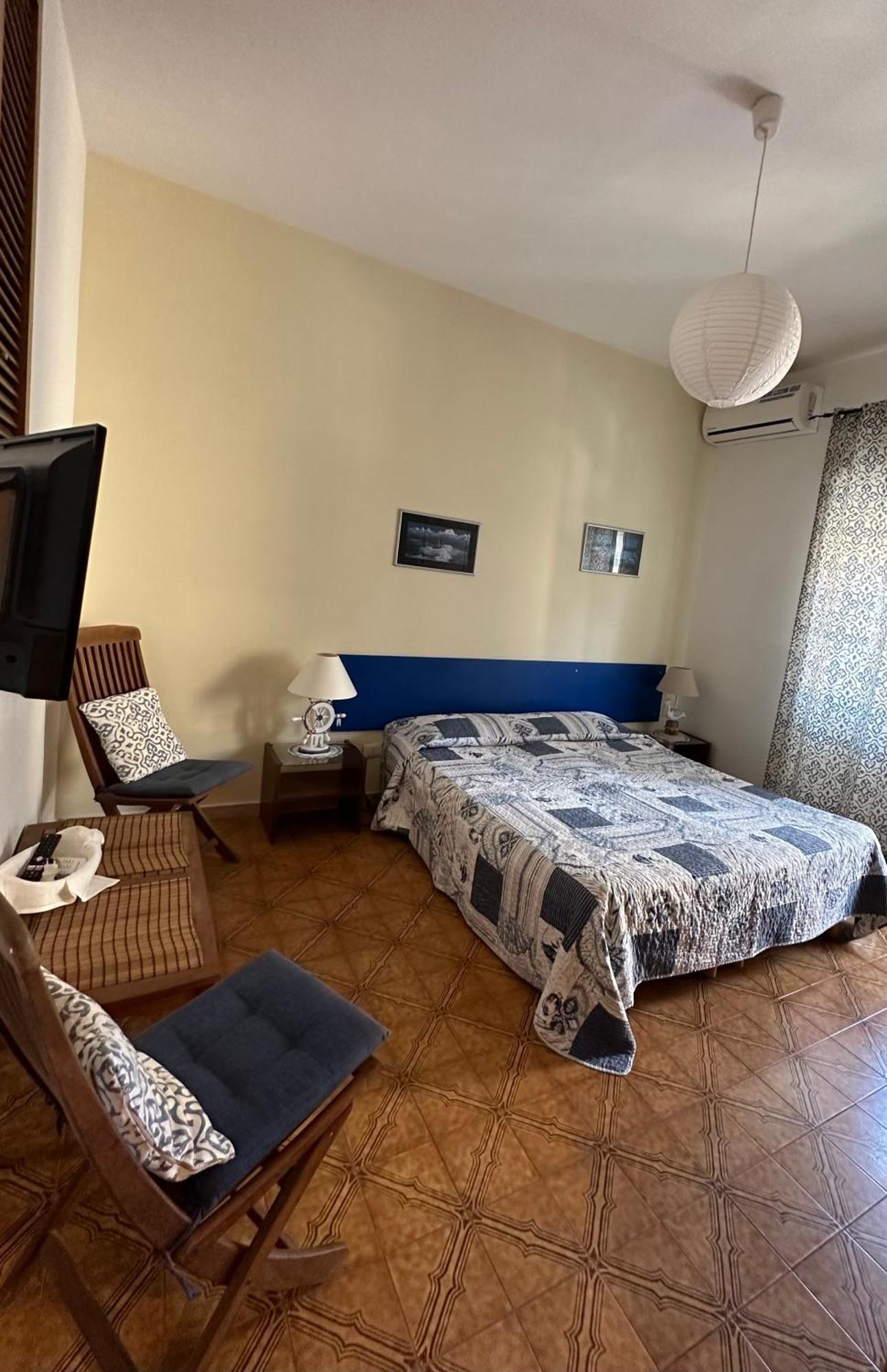 Camera Matrimoniale/Doppia con Letti Singoli con Bagno Privato Esterno