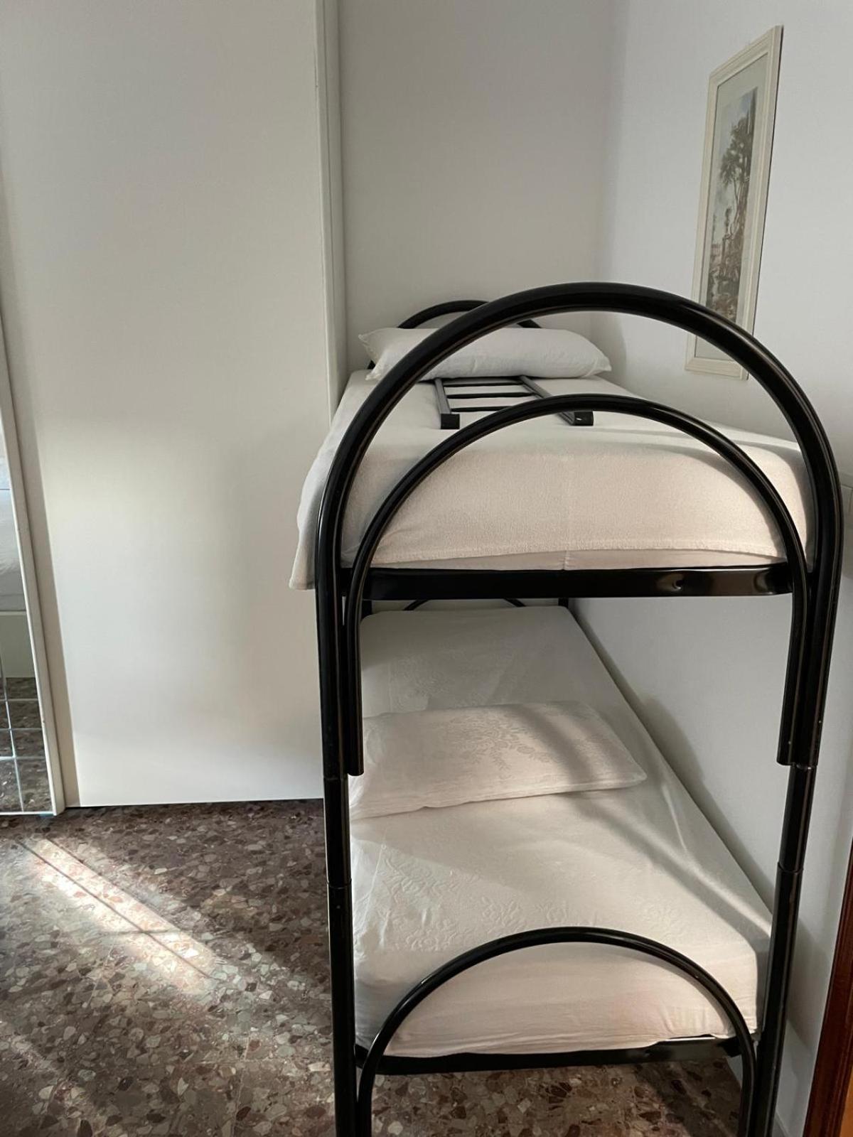 Three-Bedroom House,1579590260:JPEG