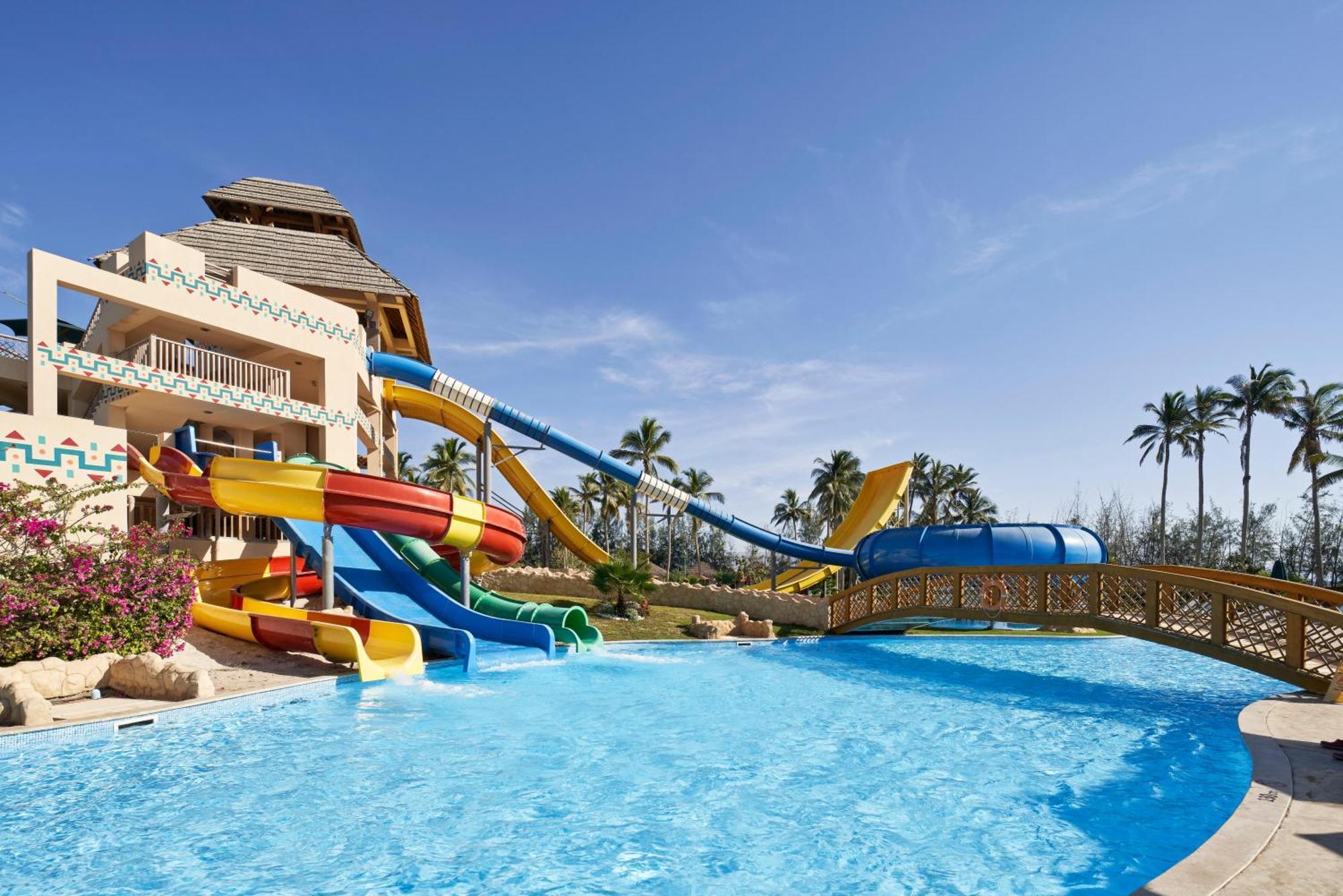 Deluxe Room needs Twin beds Aqua Park Entrance