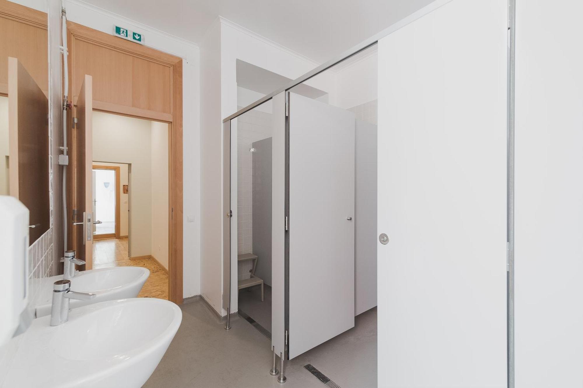 Single Bed 10-Bed Dormitory Room